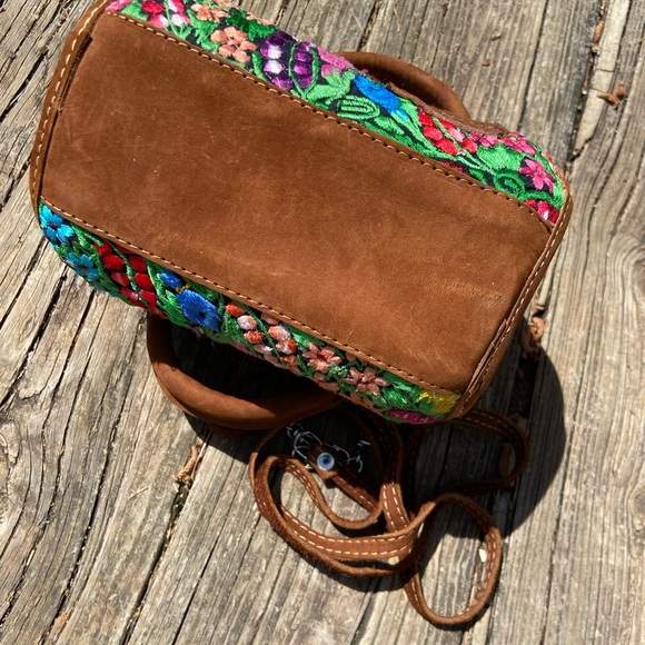 Vintage Guatemala floral embroidered mini bag - Picture 10 of 11